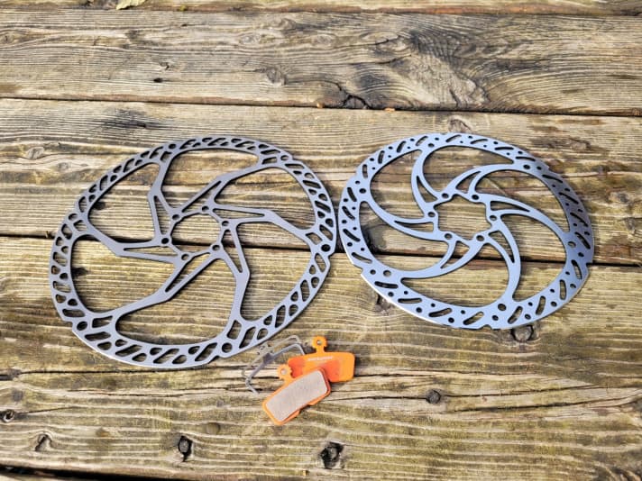 The lighter UL brake disc (left) costs from 59.90 euros. The sturdier and heavier HD disc starts at 39.90 euros.