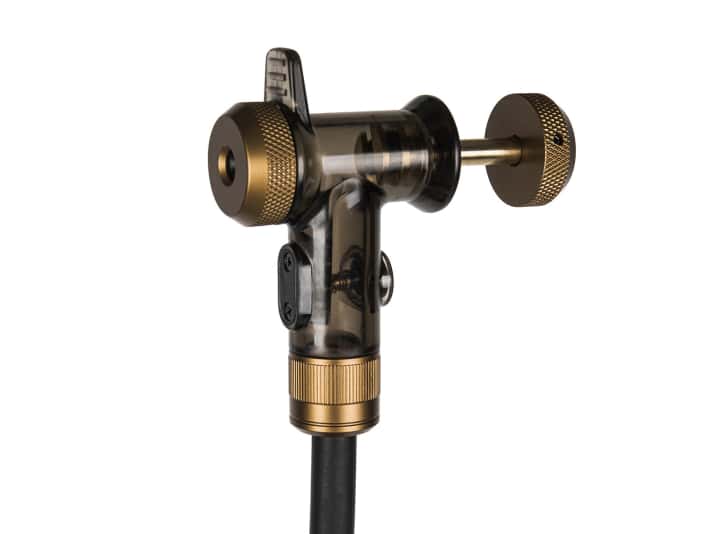 The Tubihead "uncorks" the Sclaverand valve - i.e. removes the valve core - so that more air can flow into the tyre.