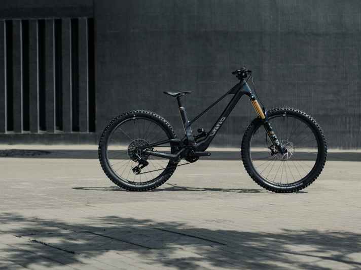 The Unno Mith is a truly extravagant bike. The E-Enduro from Spain has 170/160 mm suspension travel and is said to weigh just over 21 kilos.