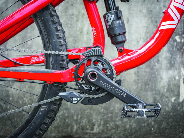 Kids' stuff: Not only the specially tuned suspension, but also the 155 mm short cranks have been designed with the needs of smaller, lighter riders in mind.
