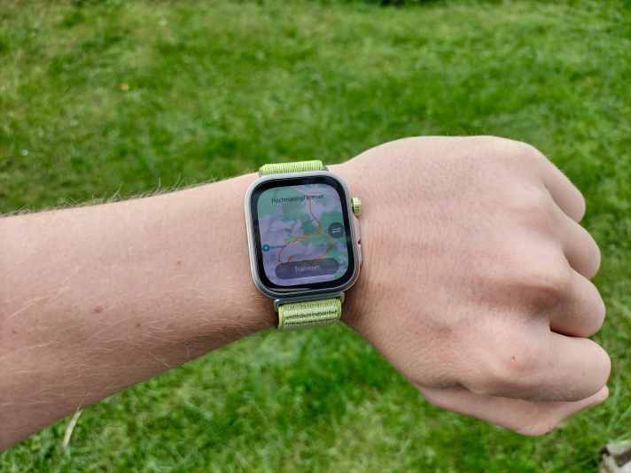 Routes from Komoot or Strava can be easily transferred to the new smartwatch from Huawei.