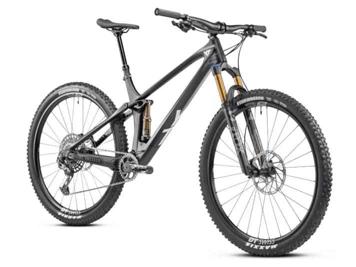 Trail bike: The YT Izzo Core 3 (130/130 mm travel) already has a few test wins under its belt. It is the right choice for all those who want to sweep over tame up & down trails with a lot of oomph. 29 inch, weight: 13.3 kilos, price: 4299 euros