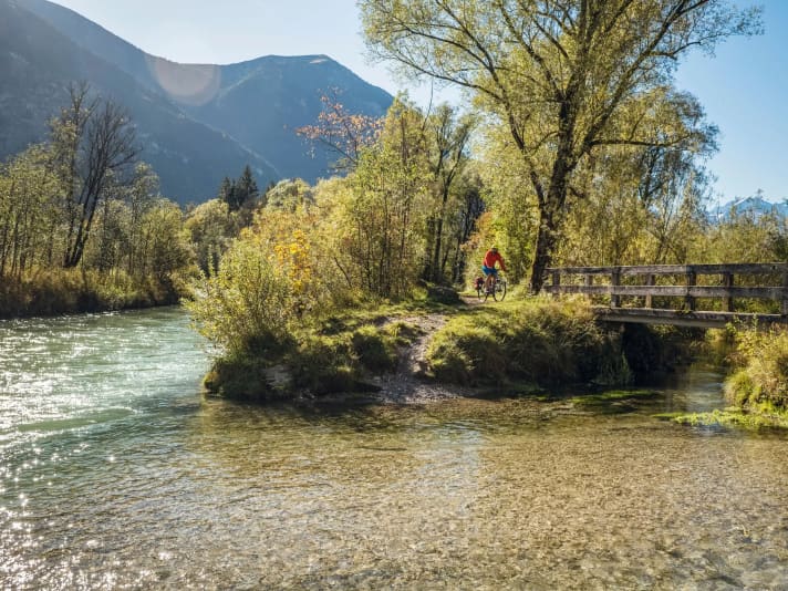 Milky turquoise and epic cycle paths: in the Loisach Valley south of Eschenlohe