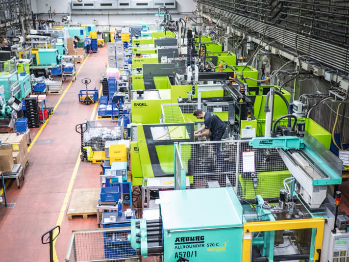 High-tech machines instead of manual labour: the basis of industrial production in Germany
