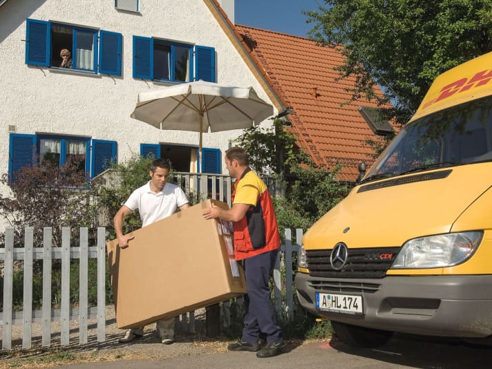 The retailer only has to arrange for a "bulky item" to be collected at his own expense in the event of a warranty claim if it is a distance selling transaction.