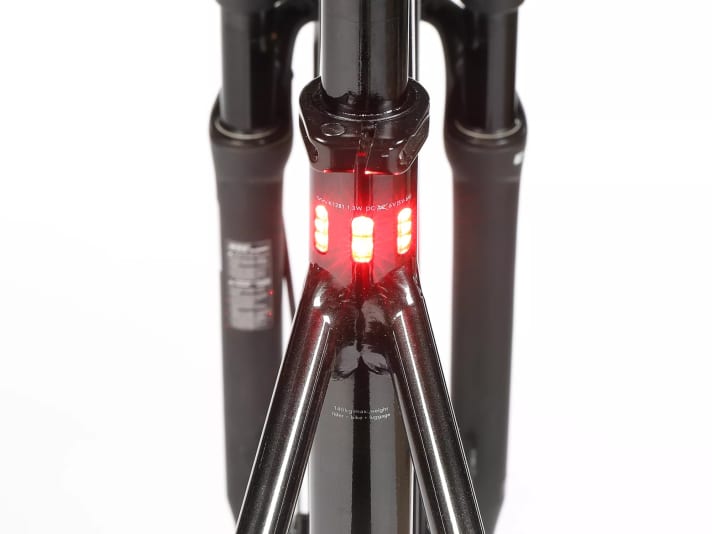Discreet: integrated rear light in the seat tube
