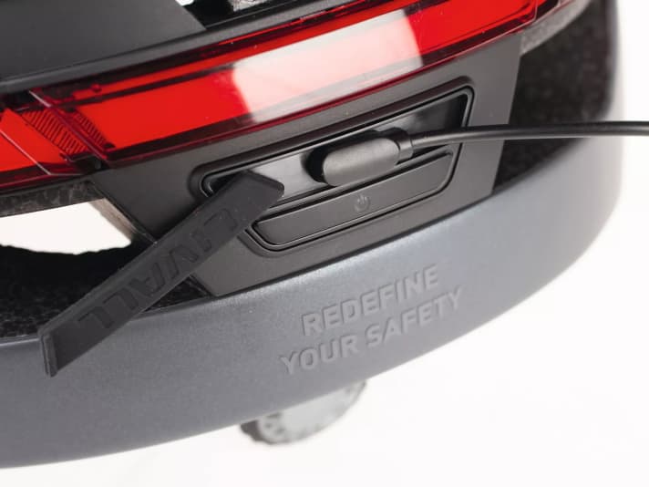 The Livall BH51 M Neo not only has lighting at the back of the helmet, but also at the front.
