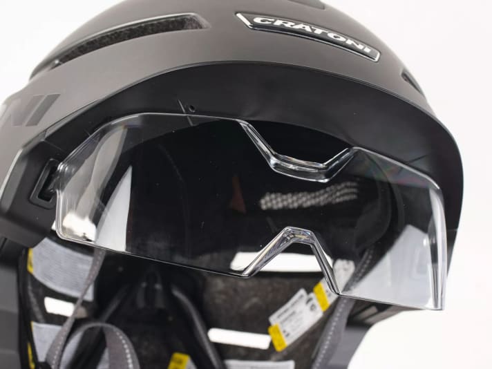 Praktisch ist das abnehmbare Visier, das sich auch für Brillen-träger einstellen lässt.