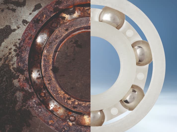 Ein großer Vorteil von Kunststoff ist die Haltbarkeit ohne große Pflege. Auf der linken Seite sieht man ein rostiges Kugellager aus Metall und auf der rechten eins aus Kunststoff.