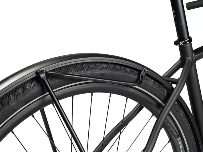 Inconspicuous: pannier struts