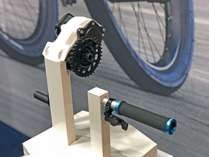 Pinion and Stromer have electrified the control of the C-series bottom bracket gears.