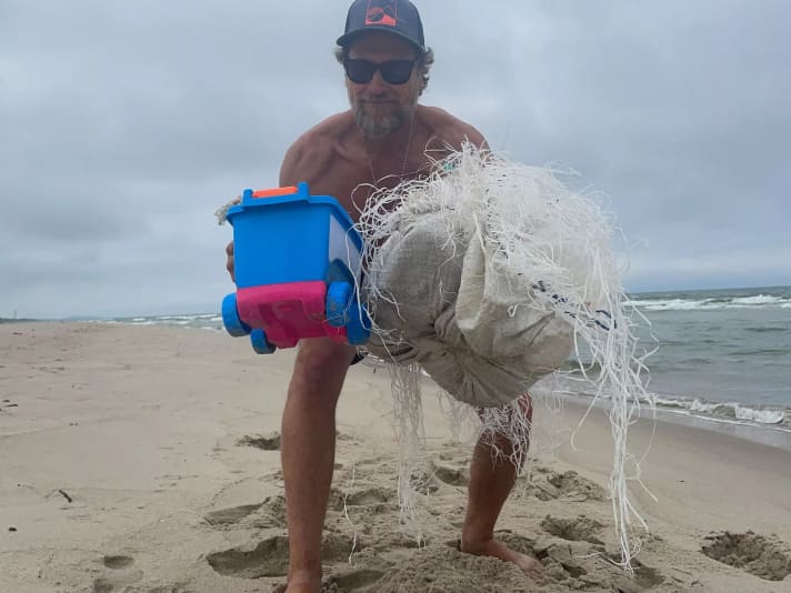 Markus Knüfken collected a total of 129 kilos of plastic waste.