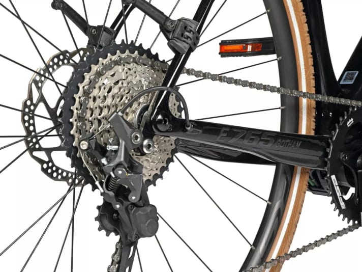Slim: Filigree dropout with thru axle