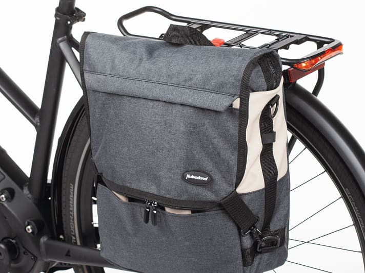 Load sharing: Models such as the Haberland Sporty RT 2000 can also be attached to the pannier rack.