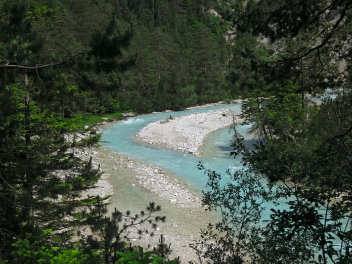 Kurz nach ihrem Ursprung ist die Isar ein wildromantsicher Gebirgsfluss.