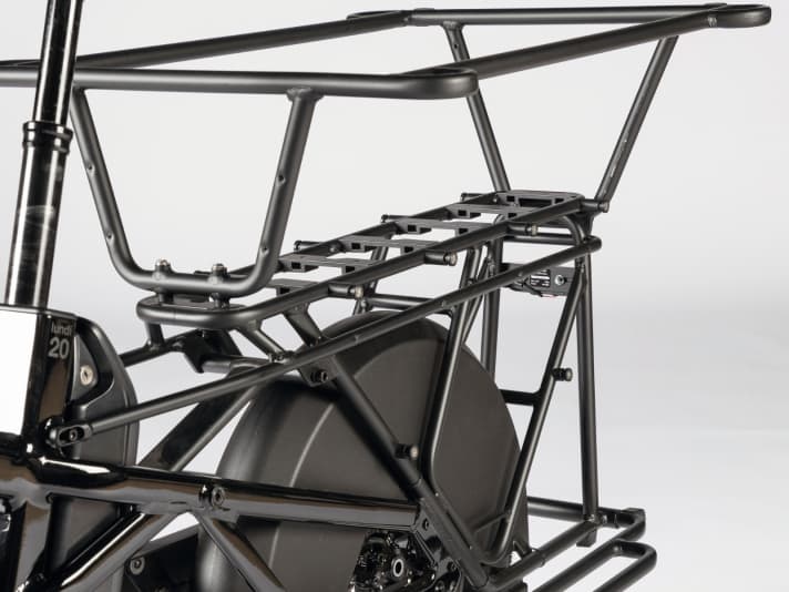 Elaborate and stable, but also heavy: the support structure of the Moustache Lundi 20.3