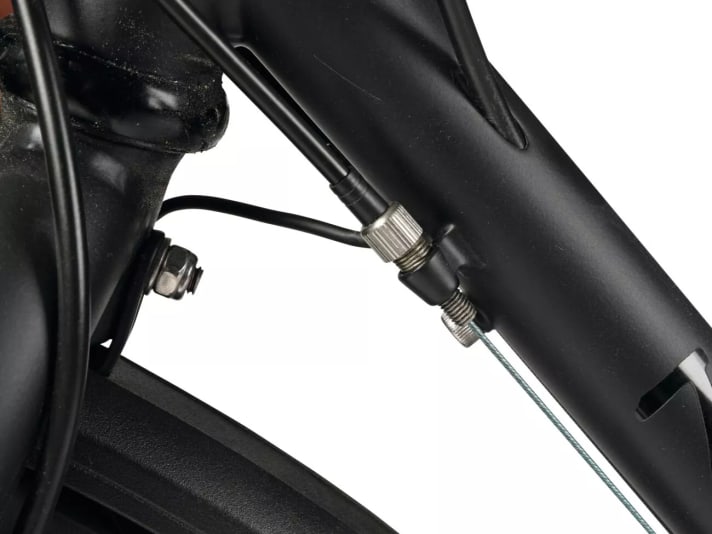 Adjustment screws on the gear cable provide an immediate solution if the chain starts to rub.