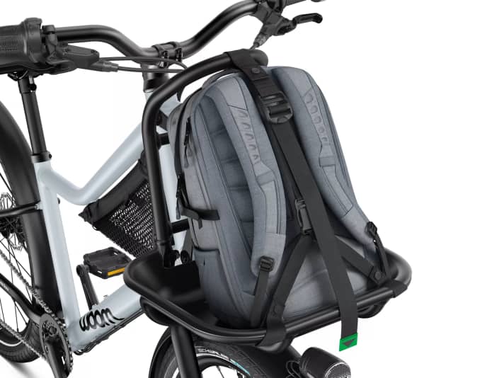 Ungewöhnlich Ansatz bei einem Kinderfahrrad: Beim Woom Now wird Ladung auf dem Gepäckträger vorne transportiert.