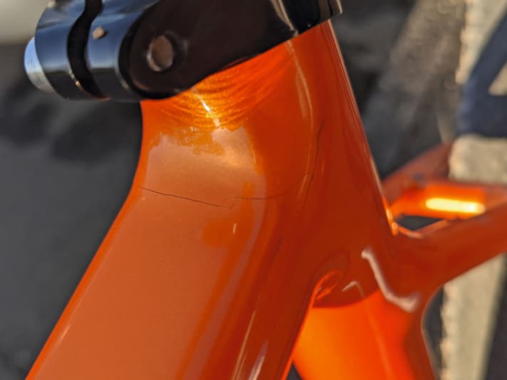 Rahmenrisse im Bereich der Sattelstützenklemmung