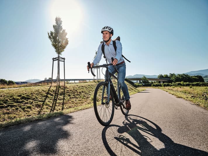 Das Firmenfahrrad wird immer gefragter: Als Arbeitnehmer kommt man kaum günstiger an ein gutes Fahrrad.