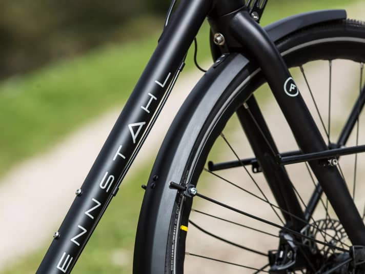 Das ungeheuer steife Gerüst des Rennstahl 853 lässt Torsionskräften durch hohe Pedalkräfte, schlechte Fahrbahn oder schweres Gepäck keine Chance.