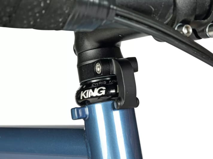 A stable stop on the Tout Terrain Blueridge prevents the top tube from buckling when the handlebars are turned over.