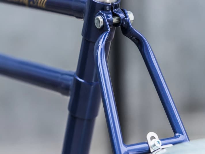 Technik wie anno dazumal: Die Sitzstreben sind nicht verschweißt, sondern zusammen mit der Stützenklemmung verschraubt.