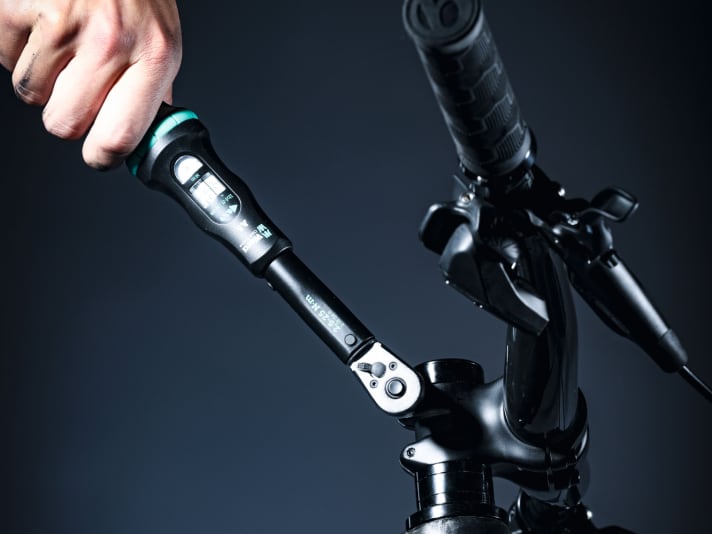 Twelve torque spanner models in the test