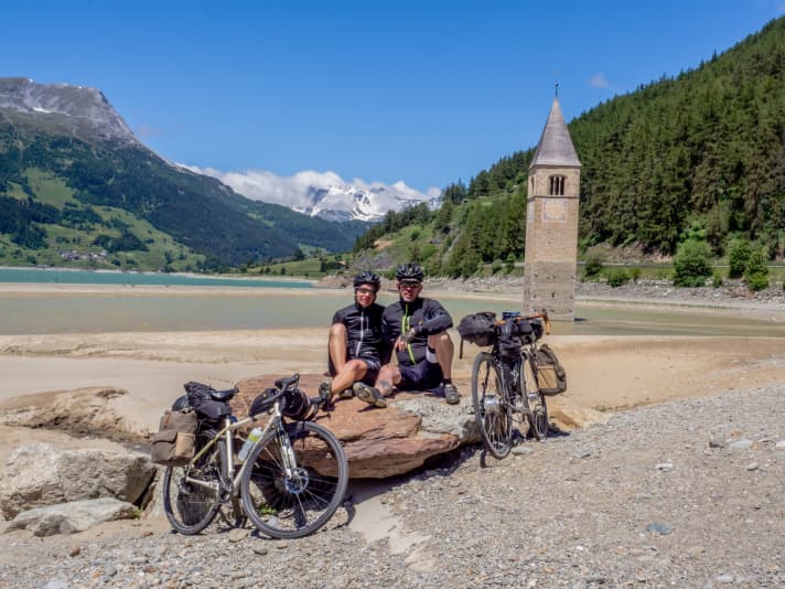 Nadine Pahling and Alex Hüfner always have a multitool, spare inner tube and repair kit with them