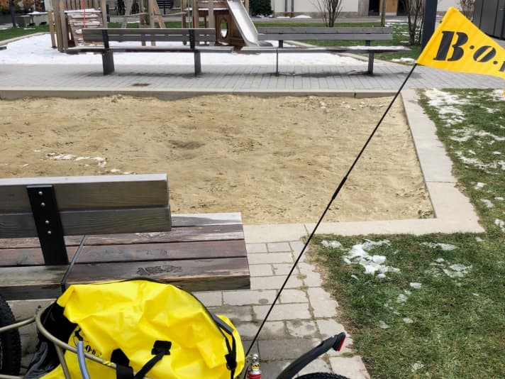 Unübersehbar: Der Wimpel macht den Bob Ibex sichtbar im Straßenverkehr