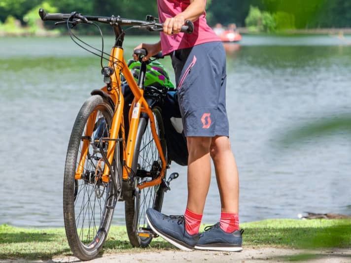 Stretching exercises for cyclists - calf