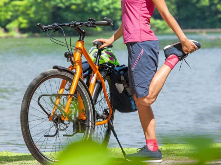 The muscles in the front of the thigh are one of the muscle groups that have to work the hardest when cycling. They can be stretched well by bending the leg, grasping the foot or ankle and gently pulling upwards