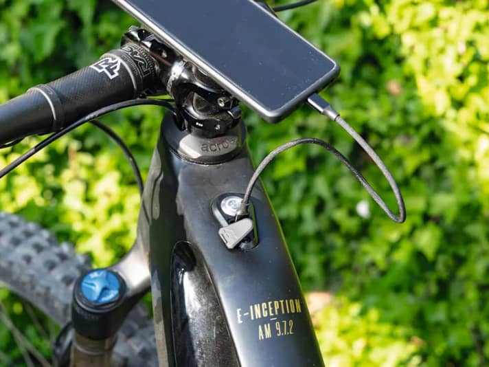 Manufacturers such as Canyon, Focus or Stevens offer charging sockets in the top tube