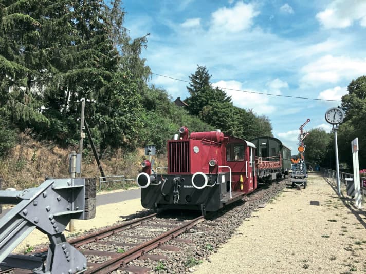 In einem historischen ­Eisenbahnwaggon in Pronsfeld befindet sich das Café Stullwerk. | Eifel Tourismus GmbH