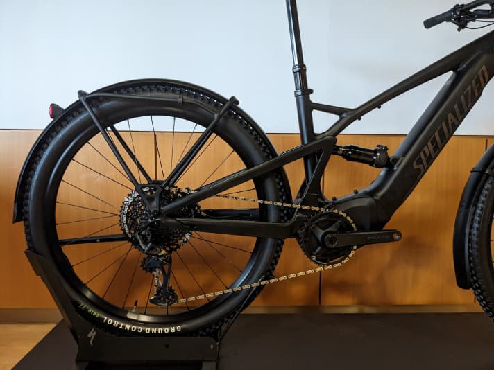 Mudguards and pannier rack on the Turbo Tero X