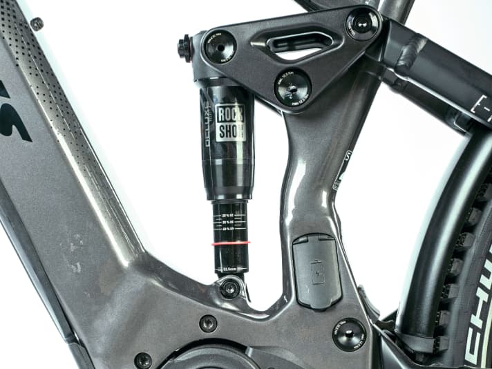 Rear shock absorber with adjustment options for negative suspension travel (SAG) and rebound.