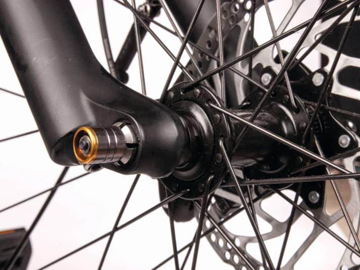 Eine Steckachse versteift die Gabel des Kalkhoff Endeavour.