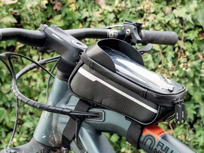 Top tube bag with smartphone pocket