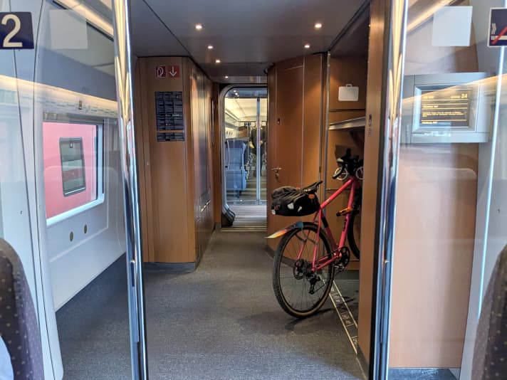 Travelling spontaneously by bike and ICE? Often possible in winter; in summer the bicycle parking spaces are usually fully booked weeks in advance.