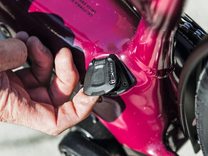 Battery charging socket of the SL 1.1 on the frame node
