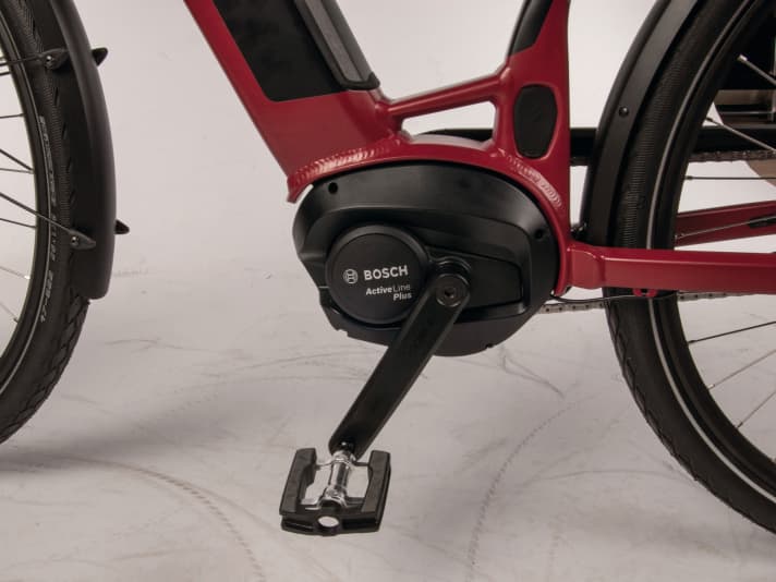 The Stevens frame is reinforced by an aluminium strut above the bottom bracket.
