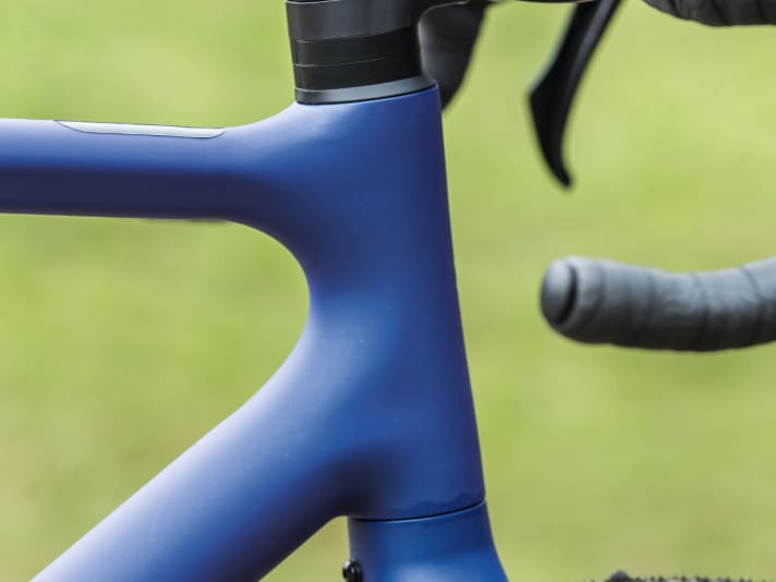 Almost like carbon fibre: control centre with visually seamless pipe connections