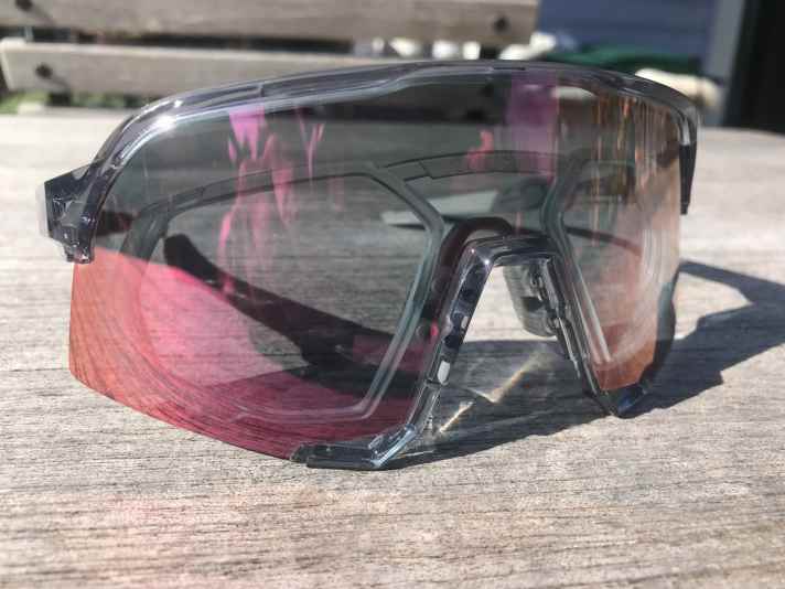 The insert remains visible even with maximum tinting of the photochromic disc
