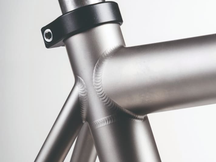 Titan gilt als absolut korrosionsbeständig, selbst Salzwasser kann der Oberfläche nichts anhaben.