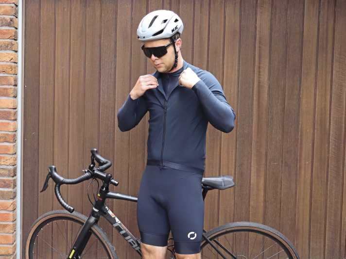 The new version of the cycling shorts is equipped with reflective elements