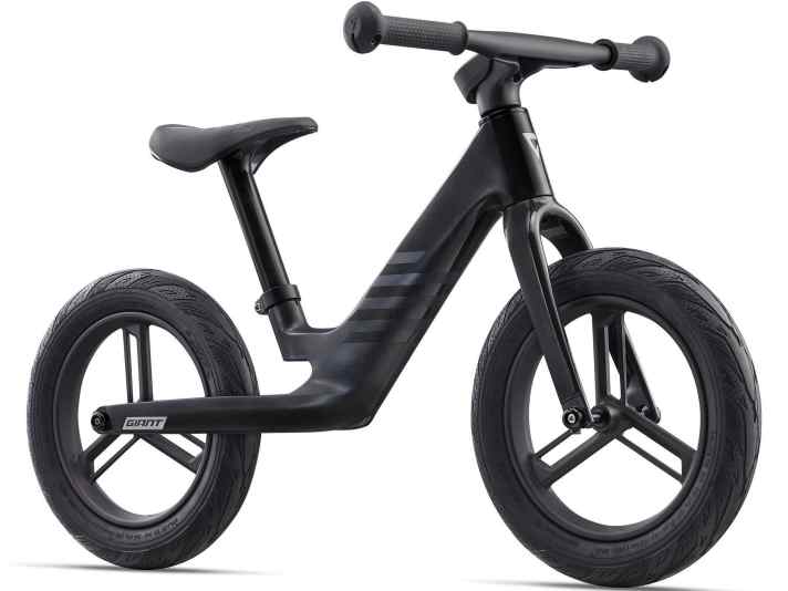 Noble piece: The carbon wheel from Giant costs a whopping 599 euros. It can also be cheaper: Useful models from Early Rider or Woom cost less than half as much.