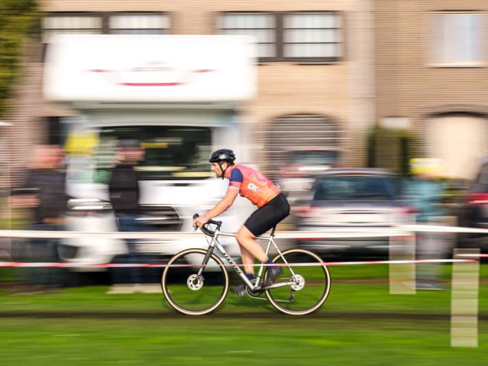 ....und muss das Feld von hinten aufrollen