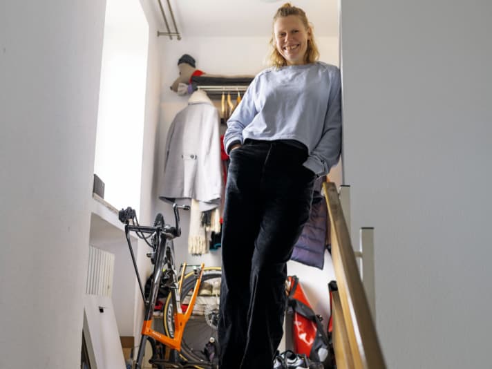 Herzlich Willkommen! Die Radsportlerin freut sich über Gäste