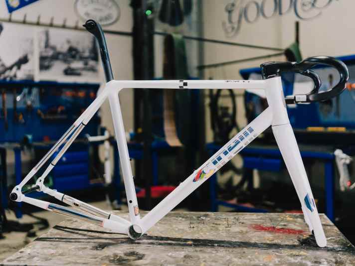 Carbon or steel? The frame of the new Speciale Corsa XCR looks as if it has been cast from a single mould. In addition to accurate manual processing, this is made possible by the integration of printed components.