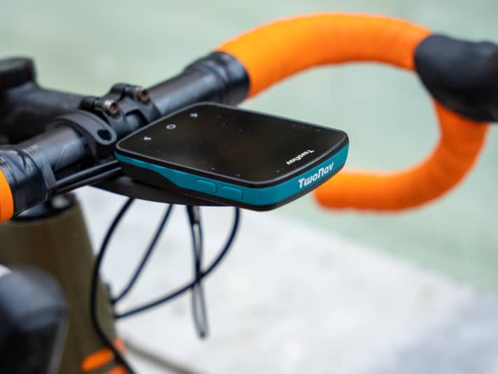 Mithilfe der Quick-Lock-Halterung ist das Fahrrad-Navi einfach am Lenker anzubringen.